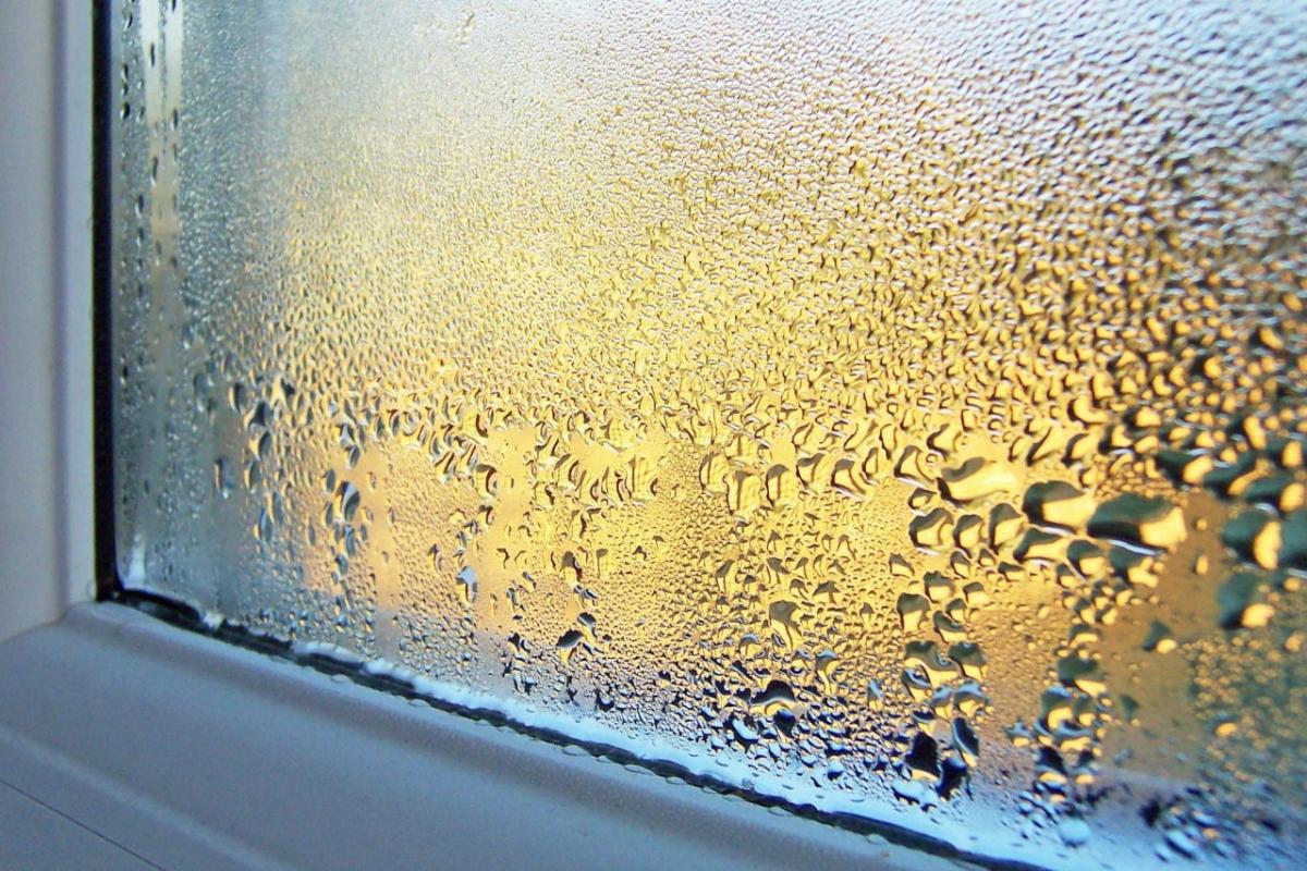 рекомендуется купить пластиковые окна в Нур-Султане с режимом щелевого проветривания